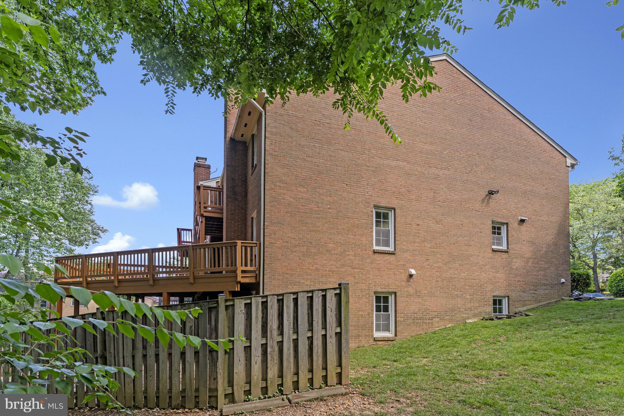 8530 Raglan Road Vienna, VA 22182 - Photo 46 of 59 End unit