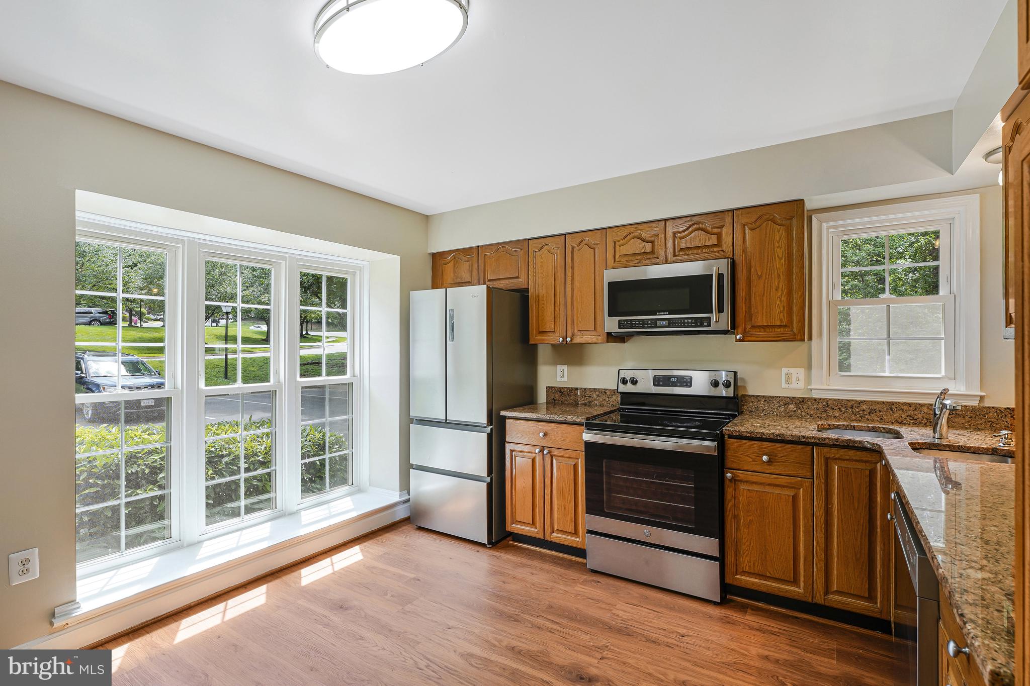 8530 Raglan Road Vienna, VA 22182 - Photo 7 of 59 Kitchen w/ bay window