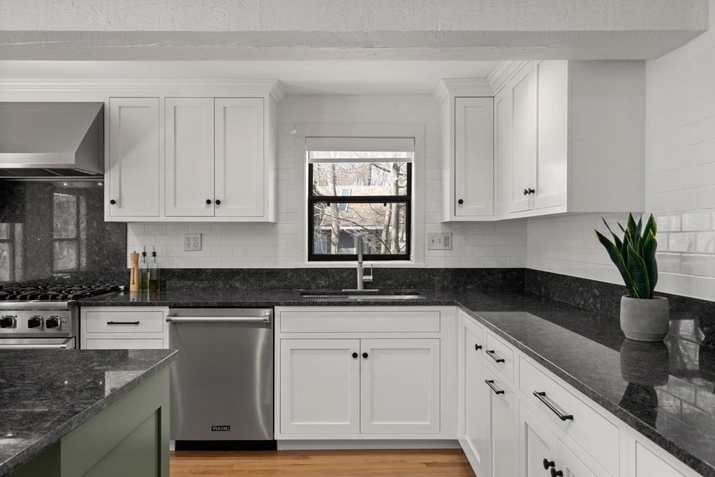 75 Croton Street Wellesley, MA 02481 - Photo 3 of 28 Gallery Image 3