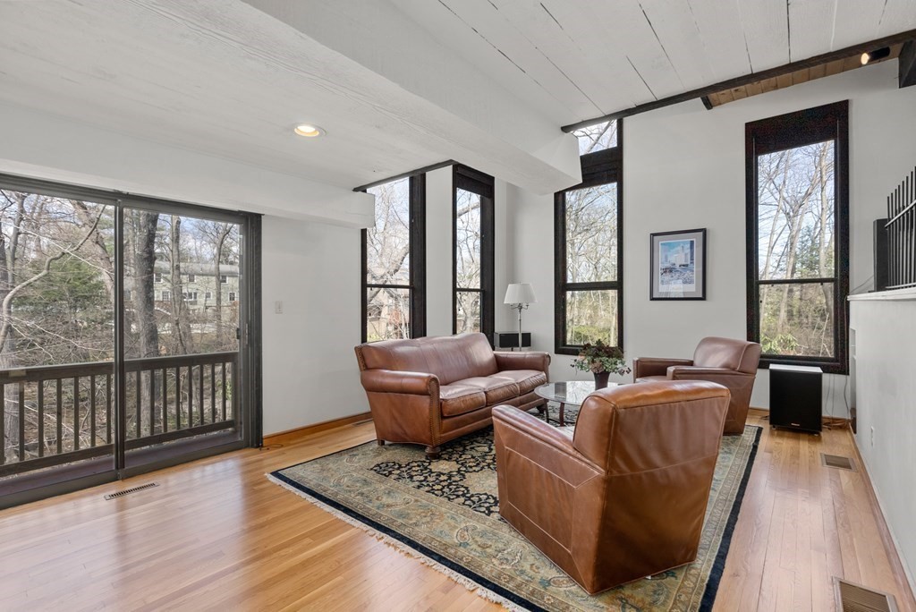 75 Croton Street Wellesley, MA 02481 - Photo 7 of 28 Gallery Image 7
