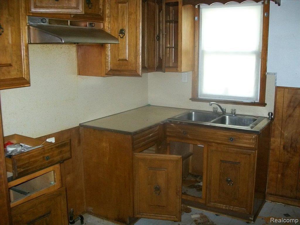 4130 Moore Street Inkster, MI 48141 - Photo 5 of 6 kitchen