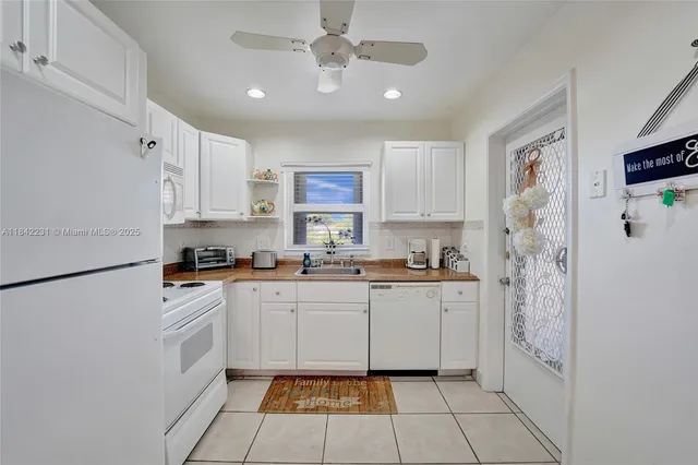 $2,000 | 5300 Washington Street, Unit V308, Hollywood, FL 33021