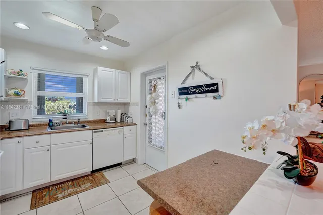 $2,000 | 5300 Washington Street, Unit V308, Hollywood, FL 33021