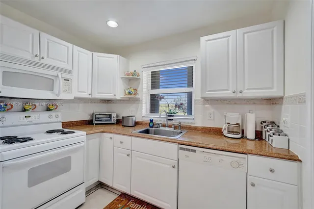 $2,000 | 5300 Washington Street, Unit V308, Hollywood, FL 33021