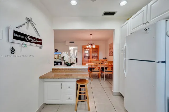 $2,000 | 5300 Washington Street, Unit V308, Hollywood, FL 33021