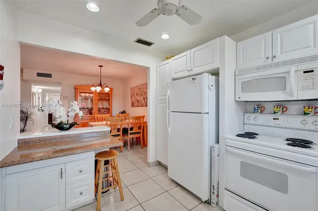 $2,000 | 5300 Washington Street, Unit V308, Hollywood, FL 33021