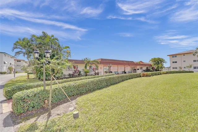 $2,000 | 5300 Washington Street, Unit V308, Hollywood, FL 33021