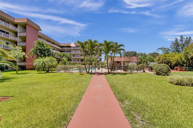 $2,000 | 5300 Washington Street, Unit V308, Hollywood, FL 33021