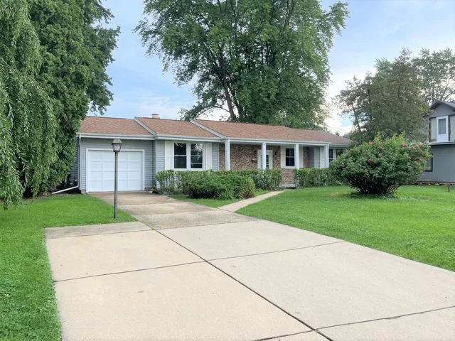 $346,500 | 552 Cochise Place, Carol Stream, IL 60188