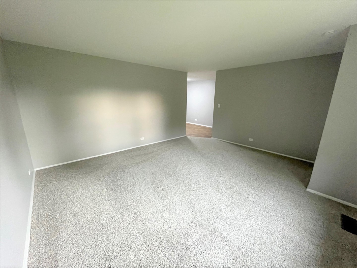 552 Cochise Place Carol Stream, IL 60188 - Photo 3 of 16