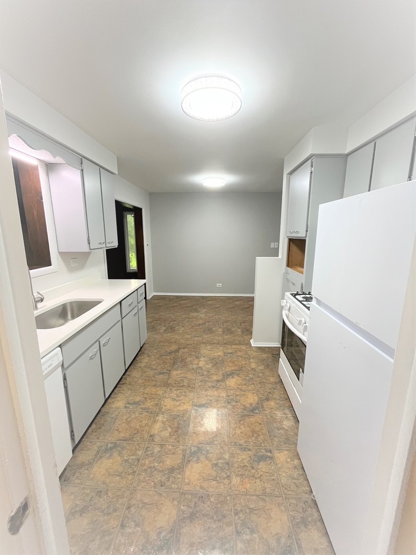 552 Cochise Place Carol Stream, IL 60188 - Photo 6 of 16