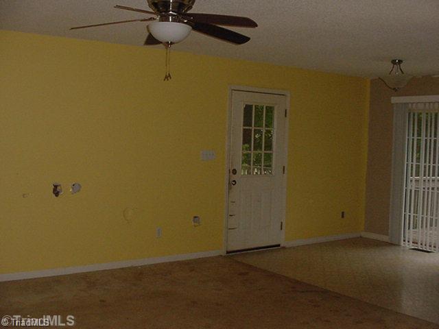 2654 Rhodes Road Lexington, NC 27292 - Photo 3 of 10 Living Room.