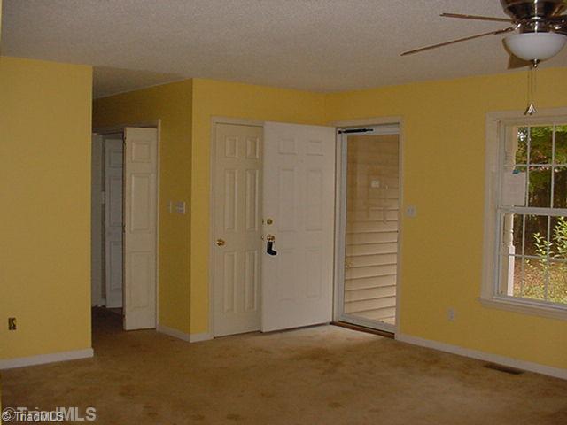 2654 Rhodes Road Lexington, NC 27292 - Photo 4 of 10 Living Room.