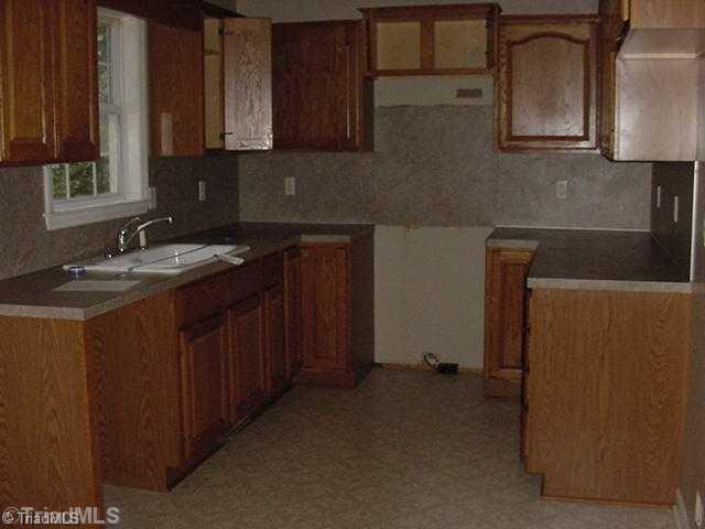 2654 Rhodes Road Lexington, NC 27292 - Photo 5 of 10 Kitchen.