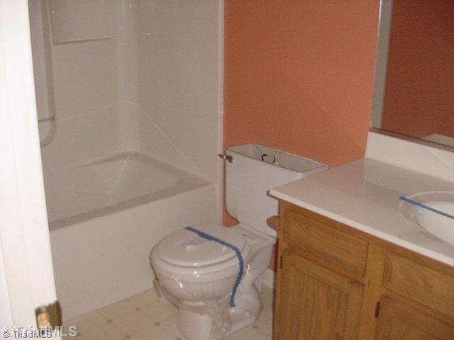 2654 Rhodes Road Lexington, NC 27292 - Photo 6 of 10 Bath.