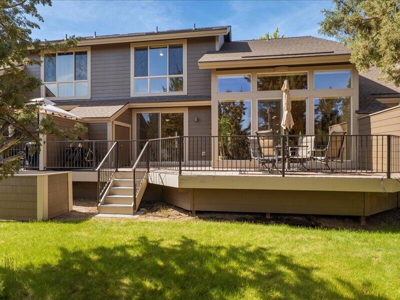 1378 Highland View Loop Redmond, OR 97756 - Photo 6 of 98 06-Exterior