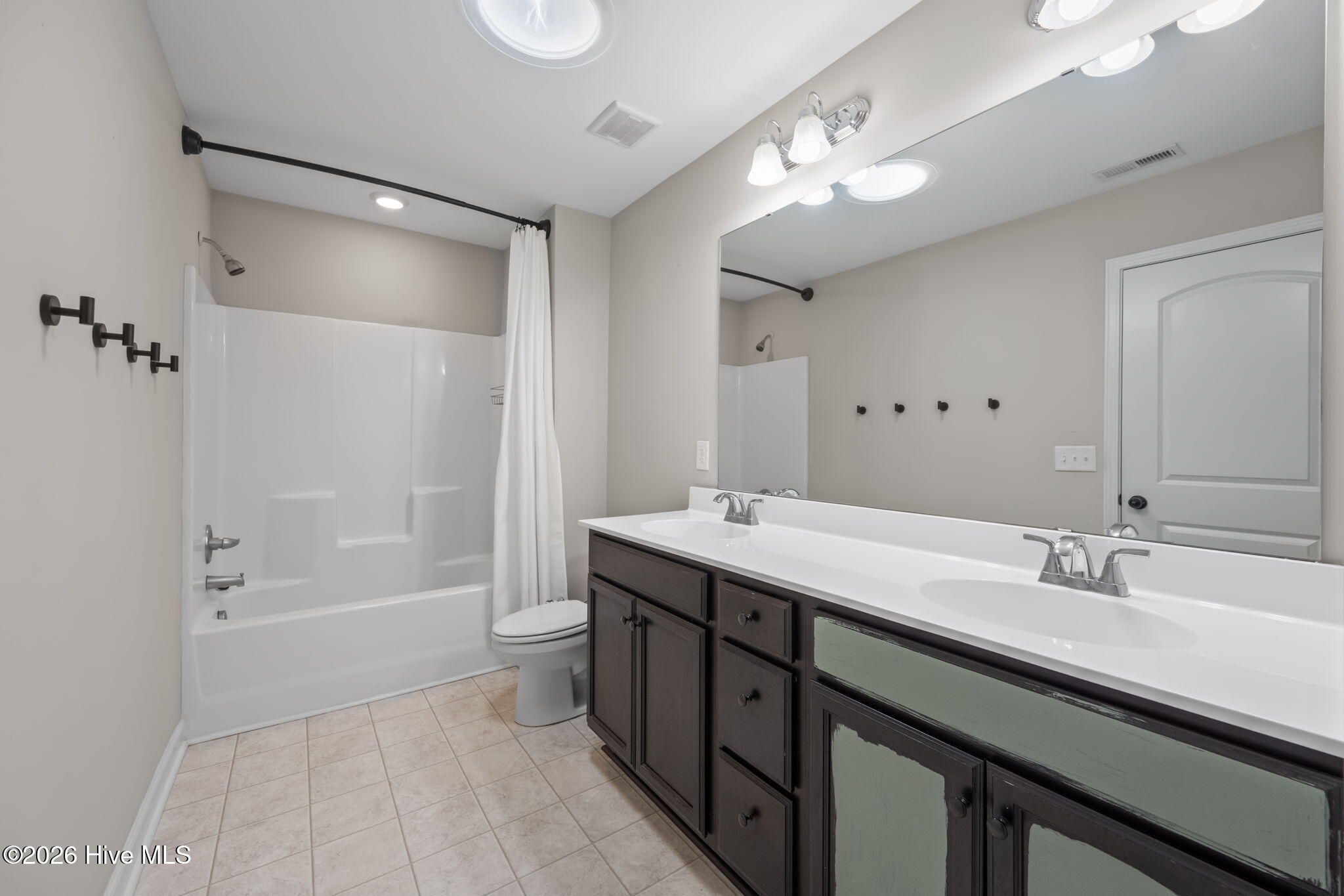 111 Anderson Avenue Holly Ridge, NC 28445 - Photo 15 of 29 Bathroom # 1 - En Suite