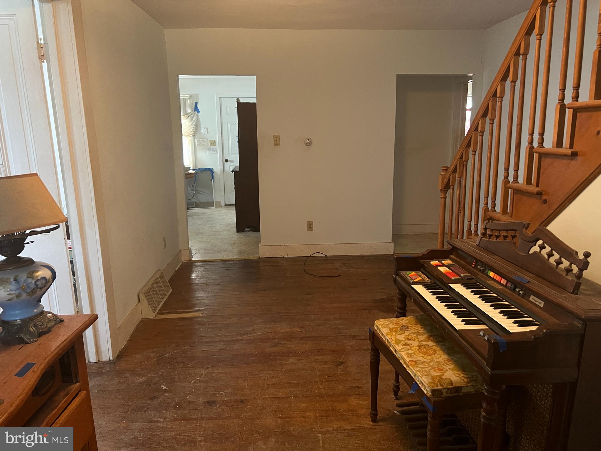 120 High Street Leesburg, NJ 08327 - Photo 2 of 12 Entrance Area