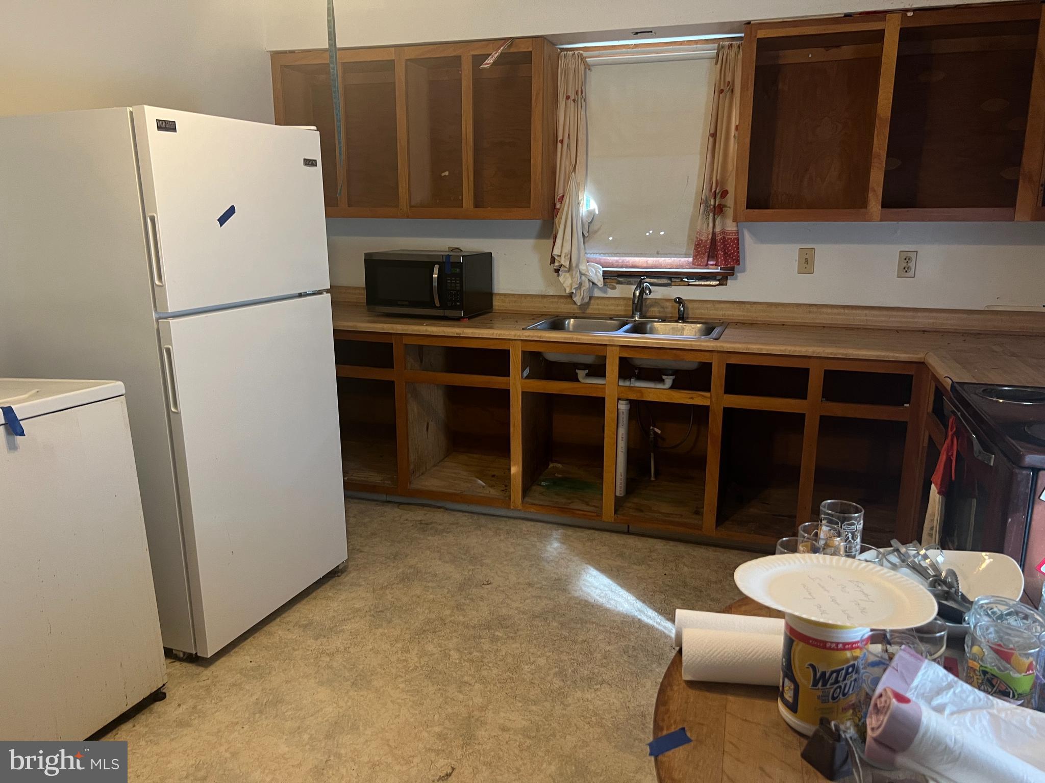 120 High Street Leesburg, NJ 08327 - Photo 4 of 12 Kitchen