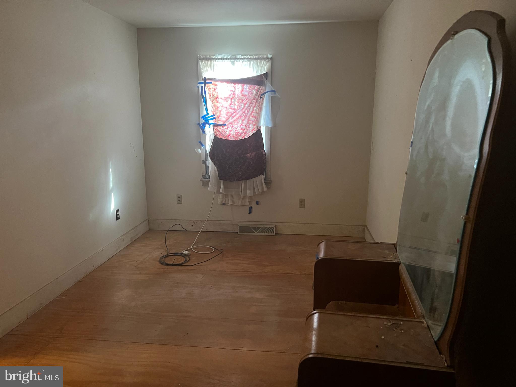 120 High Street Leesburg, NJ 08327 - Photo 5 of 12 Bedroom