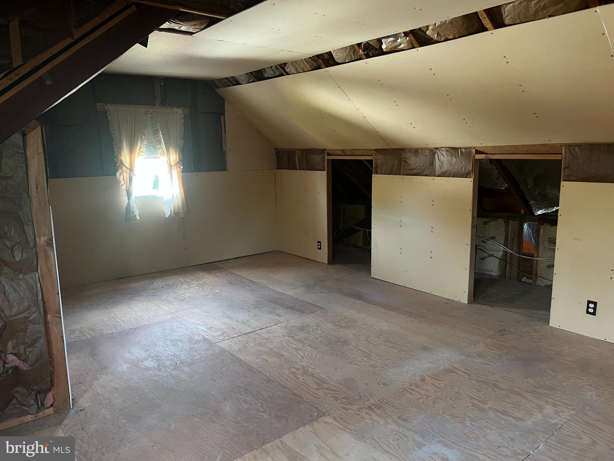 120 High Street Leesburg, NJ 08327 - Photo 9 of 12 Bonus Attic Area