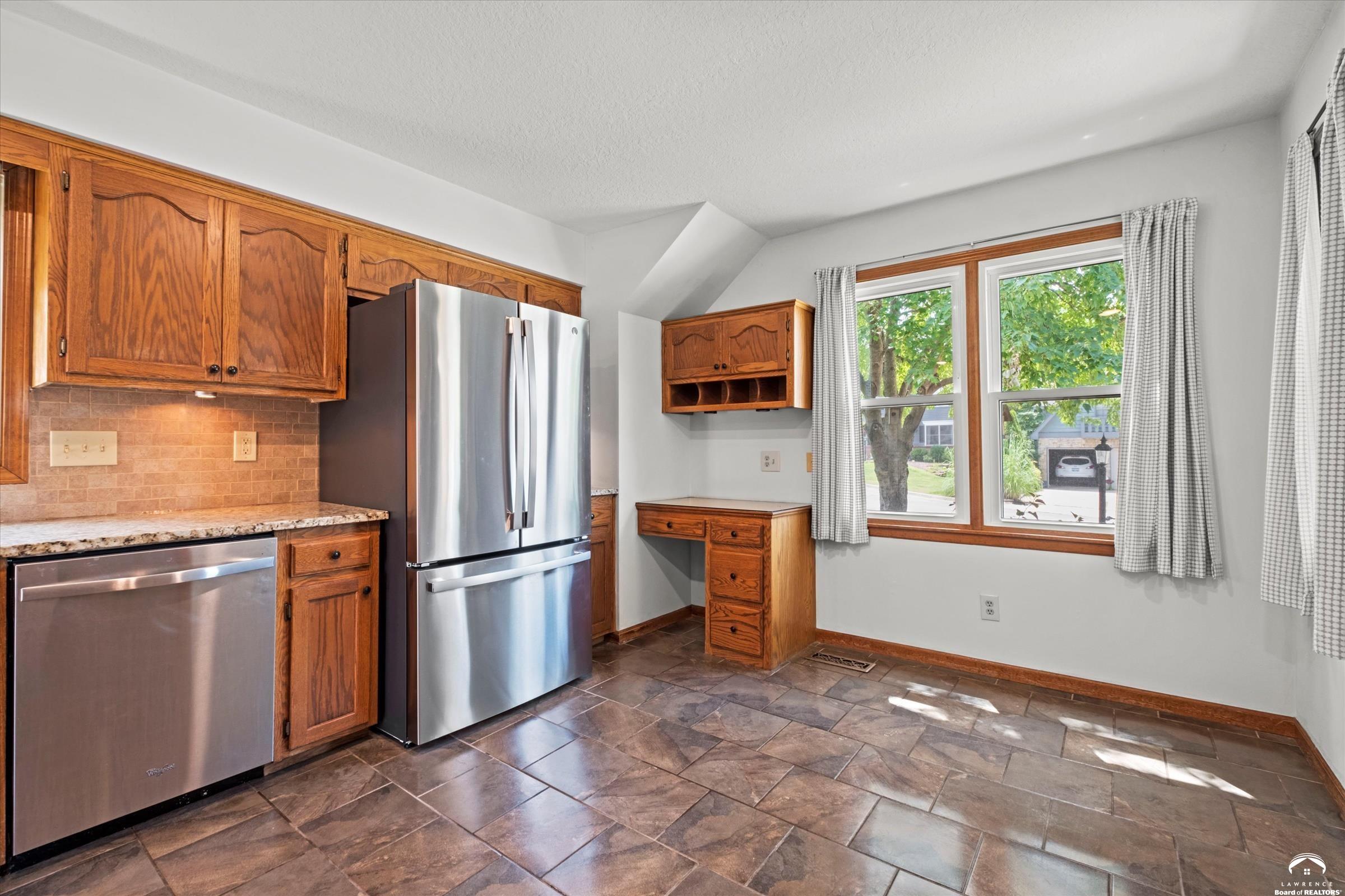 1204 Chadwick Court Lawrence, KS 66049 - Photo 11 of 50