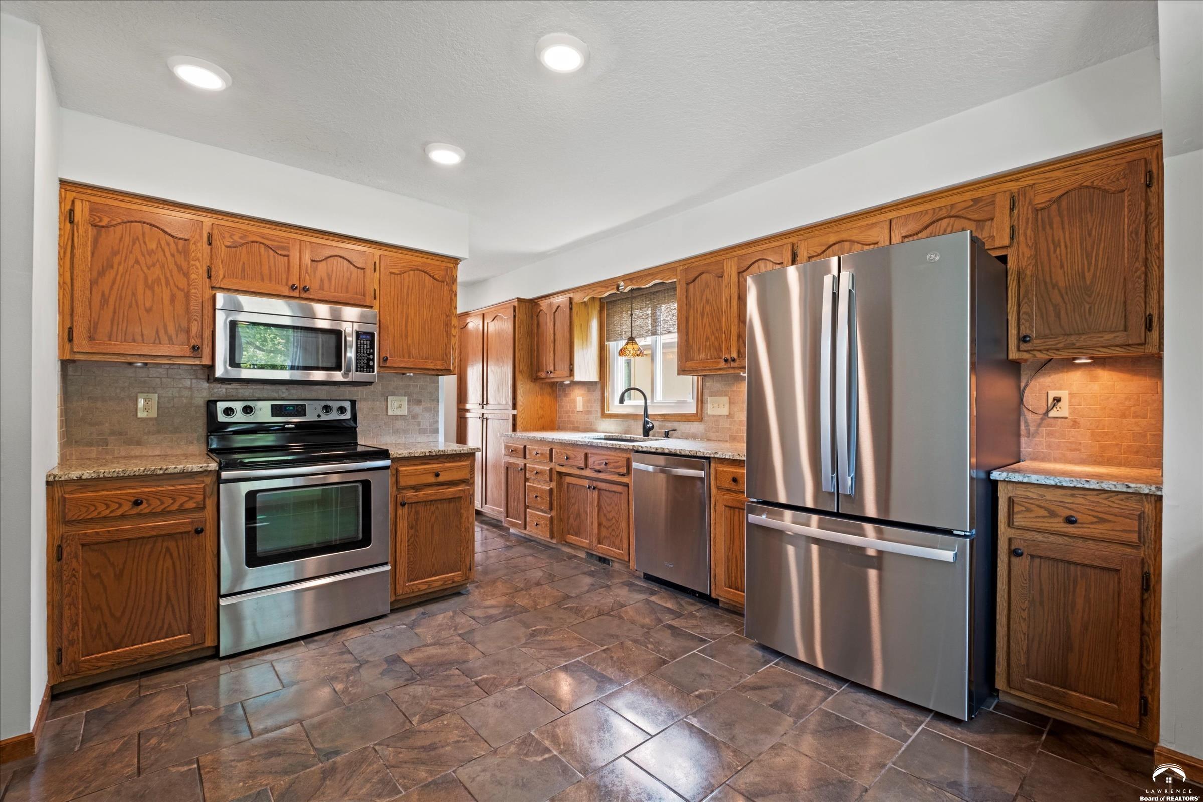 1204 Chadwick Court Lawrence, KS 66049 - Photo 12 of 50