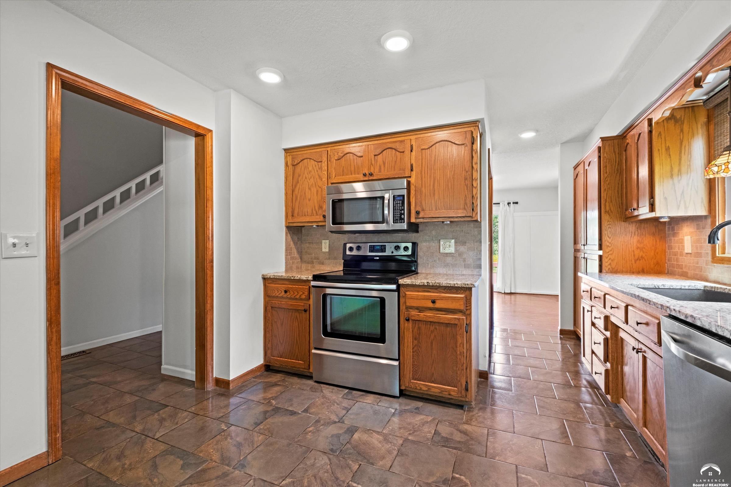 1204 Chadwick Court Lawrence, KS 66049 - Photo 13 of 50