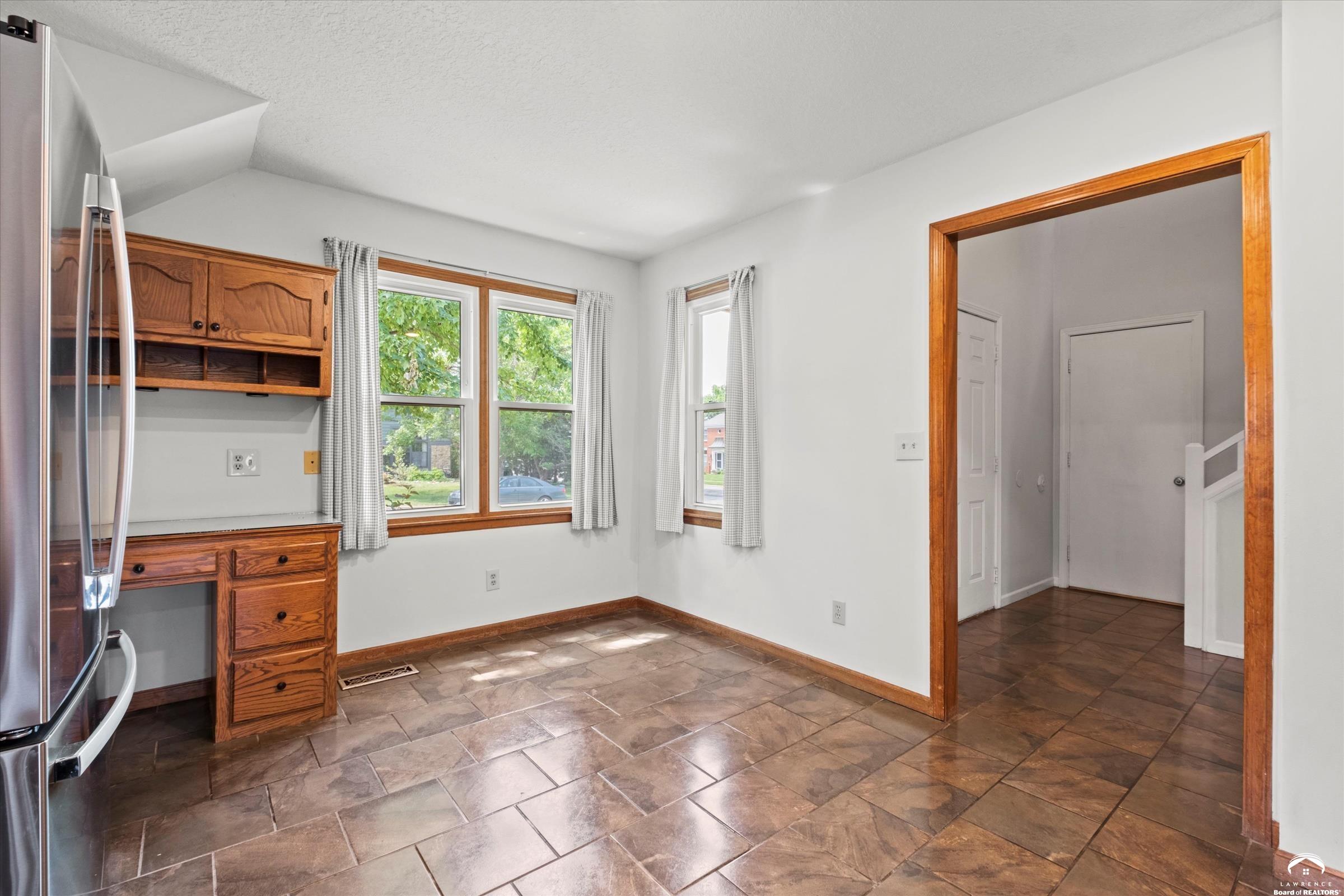 1204 Chadwick Court Lawrence, KS 66049 - Photo 14 of 50