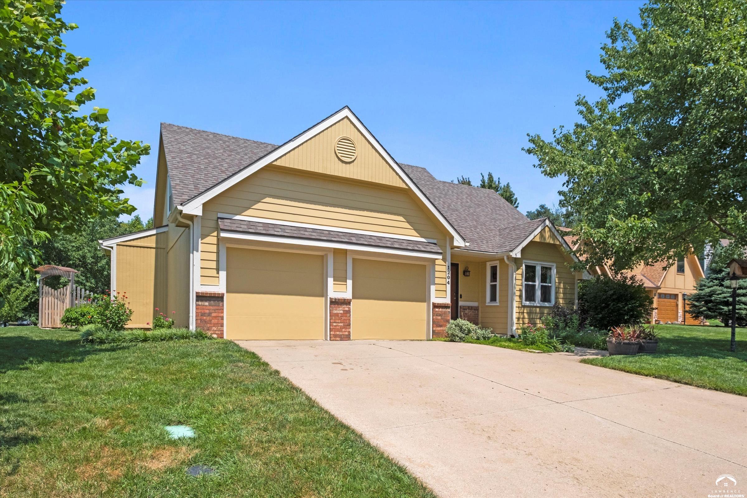 1204 Chadwick Court Lawrence, KS 66049 - Photo 2 of 50