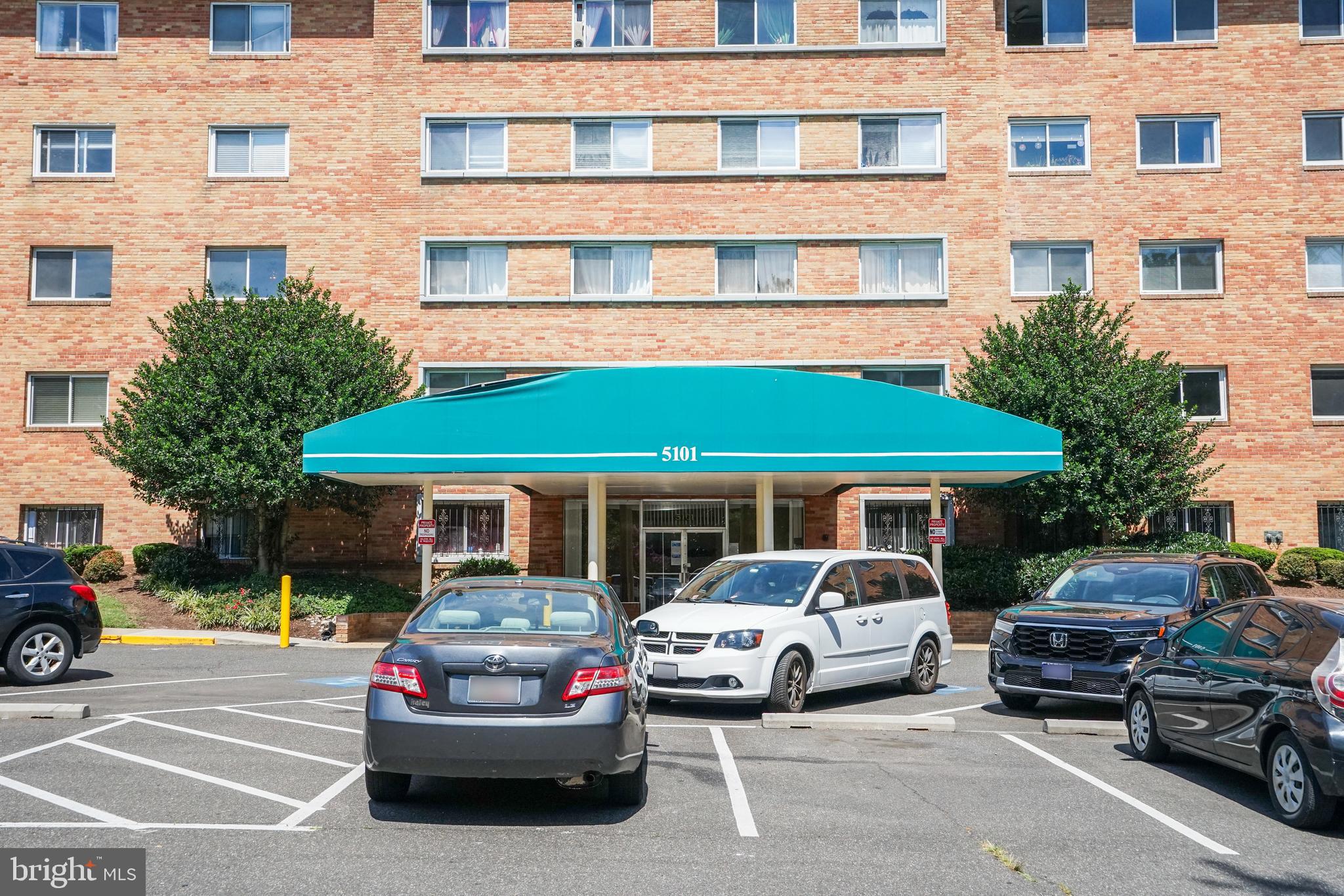5101 8th Road South, Unit 212 Arlington, VA 22204 - Photo 1 of 20