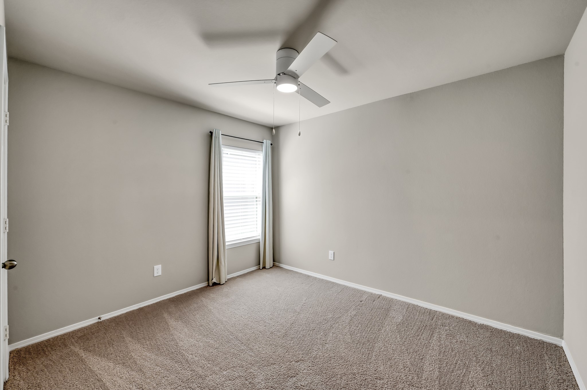514 Dalloway Street Conroe, TX 77316 - Photo 17 of 27 Secondary bedroom with natural light and versatile use