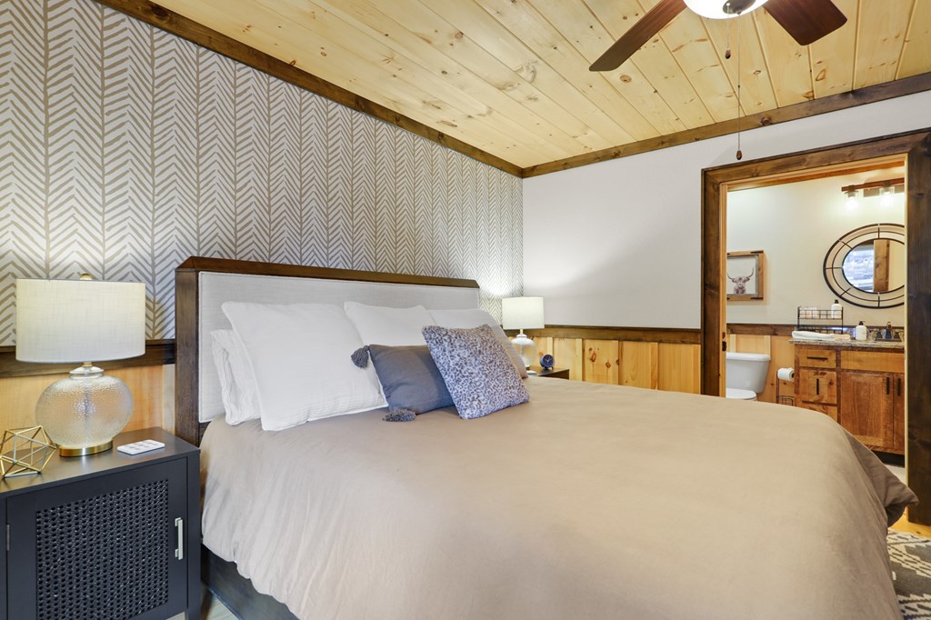 42 Old Jerusalem Road Morganton, GA 30560 - Photo 25 of 61 a bedroom with a bed and lamp with the outer view