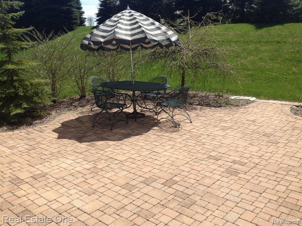 1218 Welland Drive Rochester, MI 48306 - Photo 24 of 24 16 Paver patio.JPG