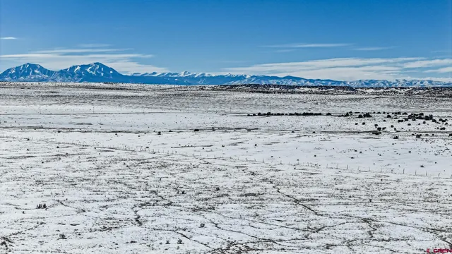 a view of a sky view