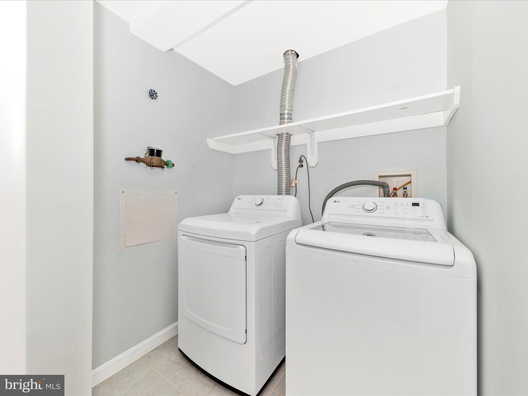 314 Crescendo Way Silver Spring, MD 20901 - Photo 39 of 57 a utility room with dryer and washer