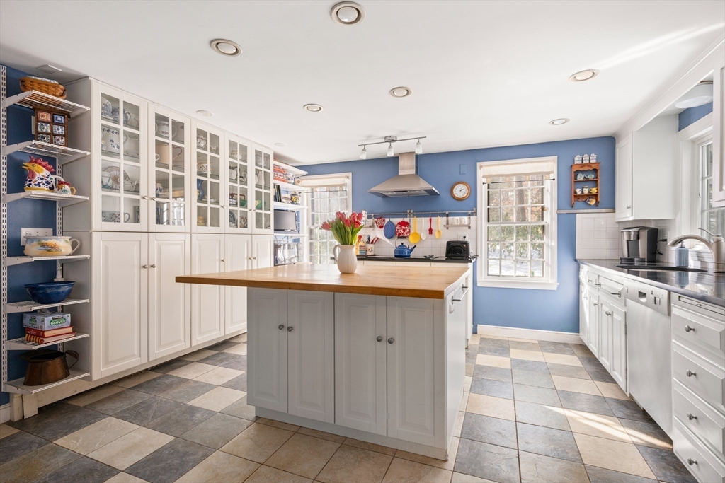 6 Brewster Road Wayland, MA 01778 - Photo 3 of 19