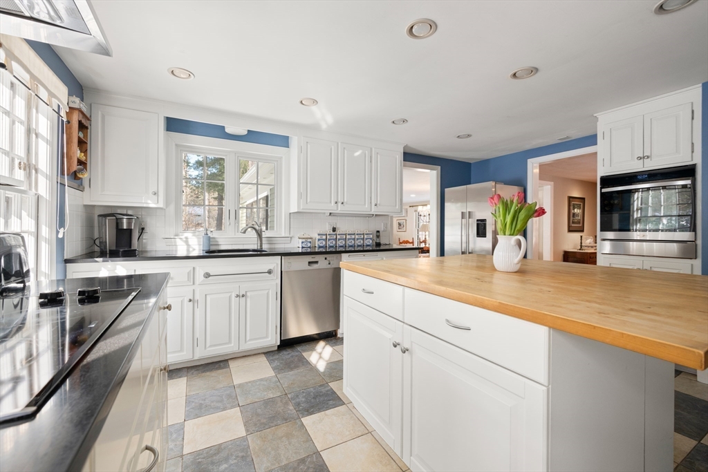 6 Brewster Road Wayland, MA 01778 - Photo 4 of 19