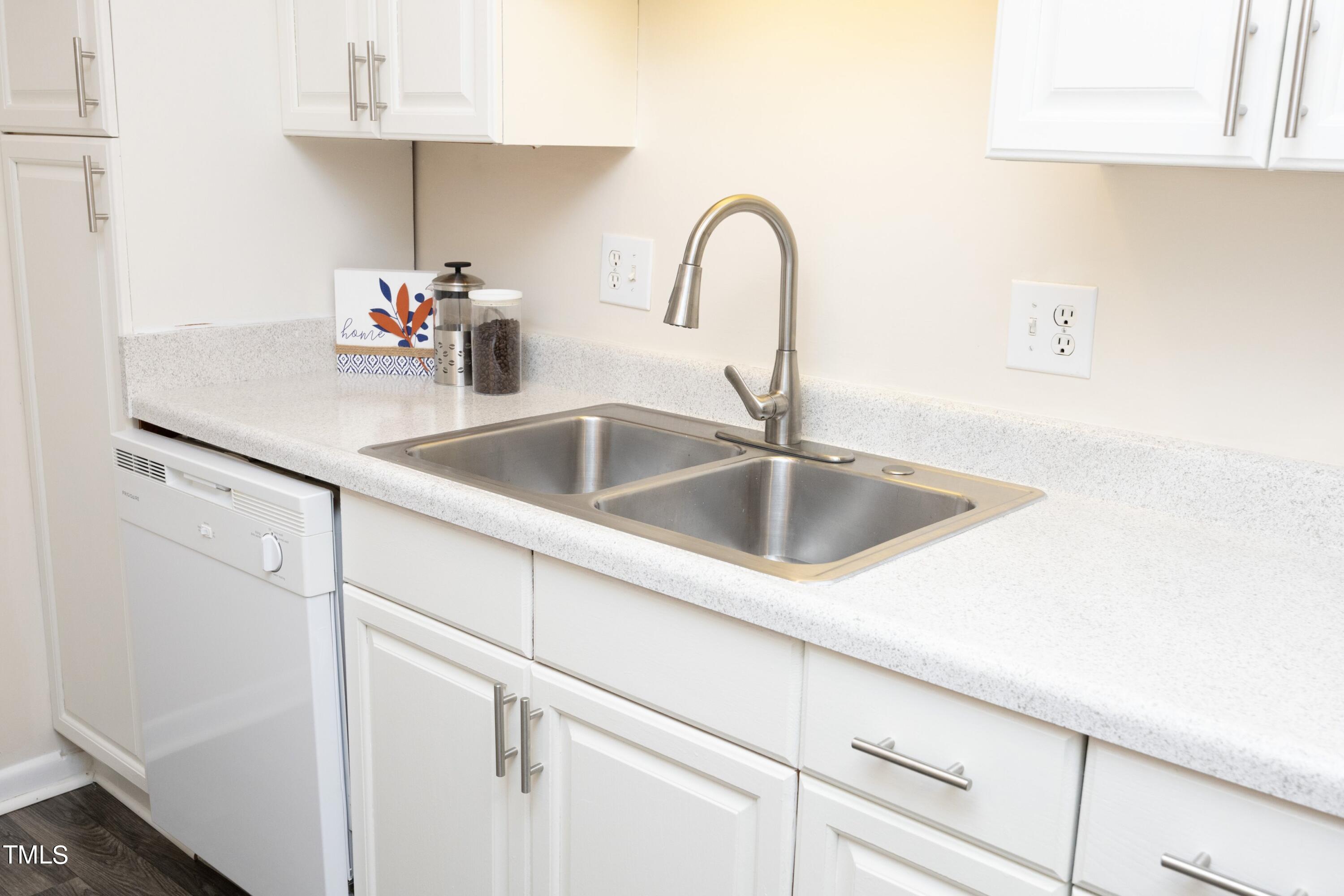 630 Pine Ridge Place Raleigh, NC 27609 - Photo 11 of 29 14Kitchen
