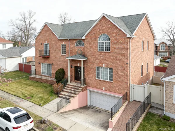 $1,588,000 | 66-19 Commonwealth Boulevard | Little Neck