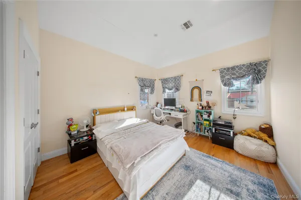 $1,588,000 | 66-19 Commonwealth Boulevard | Little Neck