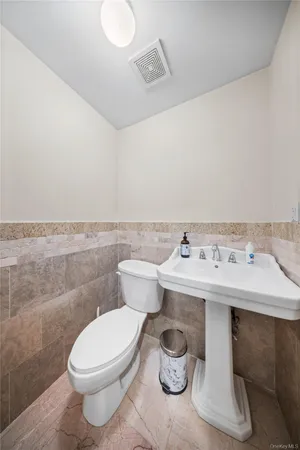 $1,588,000 | 66-19 Commonwealth Boulevard | Little Neck