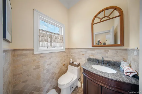 $1,588,000 | 66-19 Commonwealth Boulevard | Little Neck
