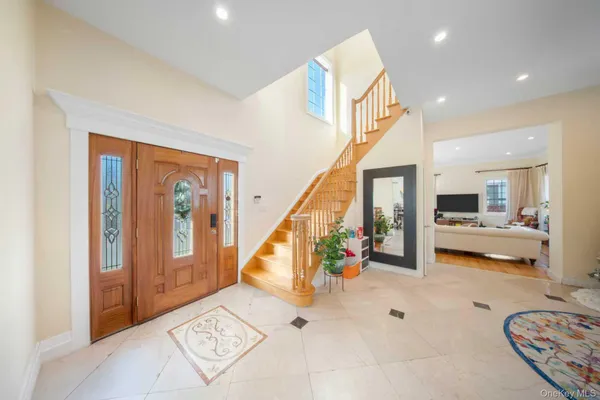 $1,588,000 | 66-19 Commonwealth Boulevard | Little Neck