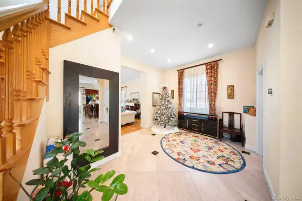 $1,588,000 | 66-19 Commonwealth Boulevard | Little Neck