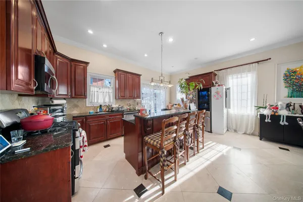 $1,588,000 | 66-19 Commonwealth Boulevard | Little Neck