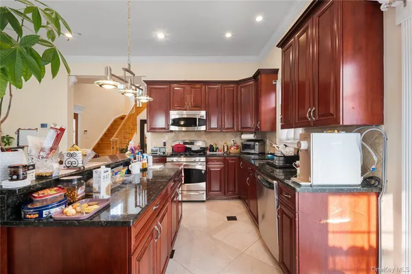 $1,588,000 | 66-19 Commonwealth Boulevard | Little Neck