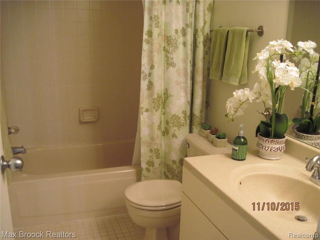 698 Charing Court Rochester Hills, MI 48307 - Photo 23 of 28