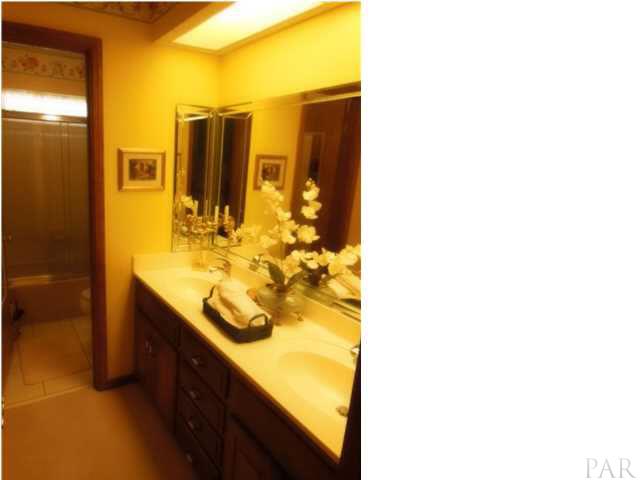 520 Turnberry Road Cantonment, FL 32533 - Photo 21 of 25 Hall Bath