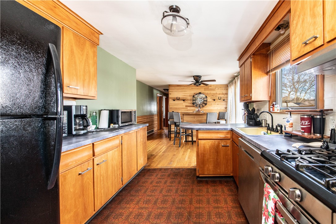 32 Lydia Road Coventry, RI 02816 - Photo 11 of 38